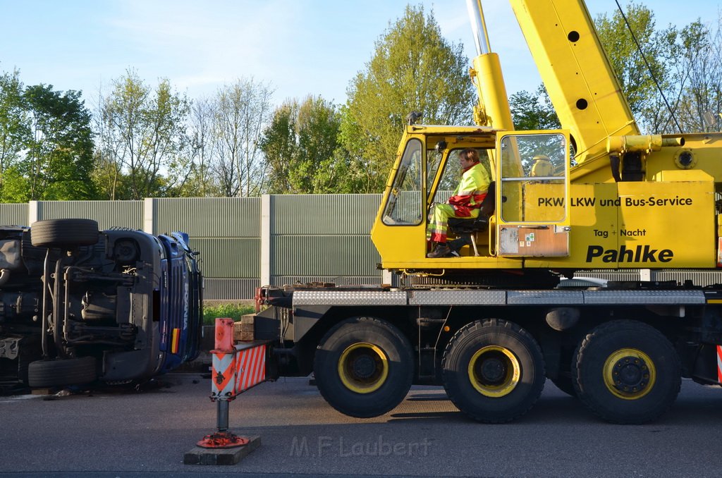 VU LKW umgestuerzt A 3 Rich Oberhausen Hoehe AS Koeln Koenigsforst P138.JPG - Miklos Laubert